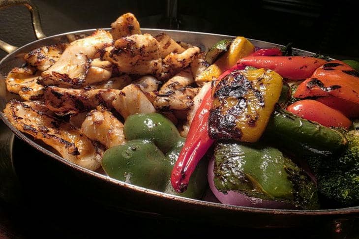 Come la temperatura del cibo guida il benessere: menti fredde contro emozioni calde nella ricerca scientifica