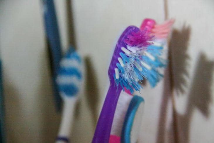 Come trasformare un vecchio spazzolino da denti in un importante alleato domestico: la seconda vita di un oggetto familiare